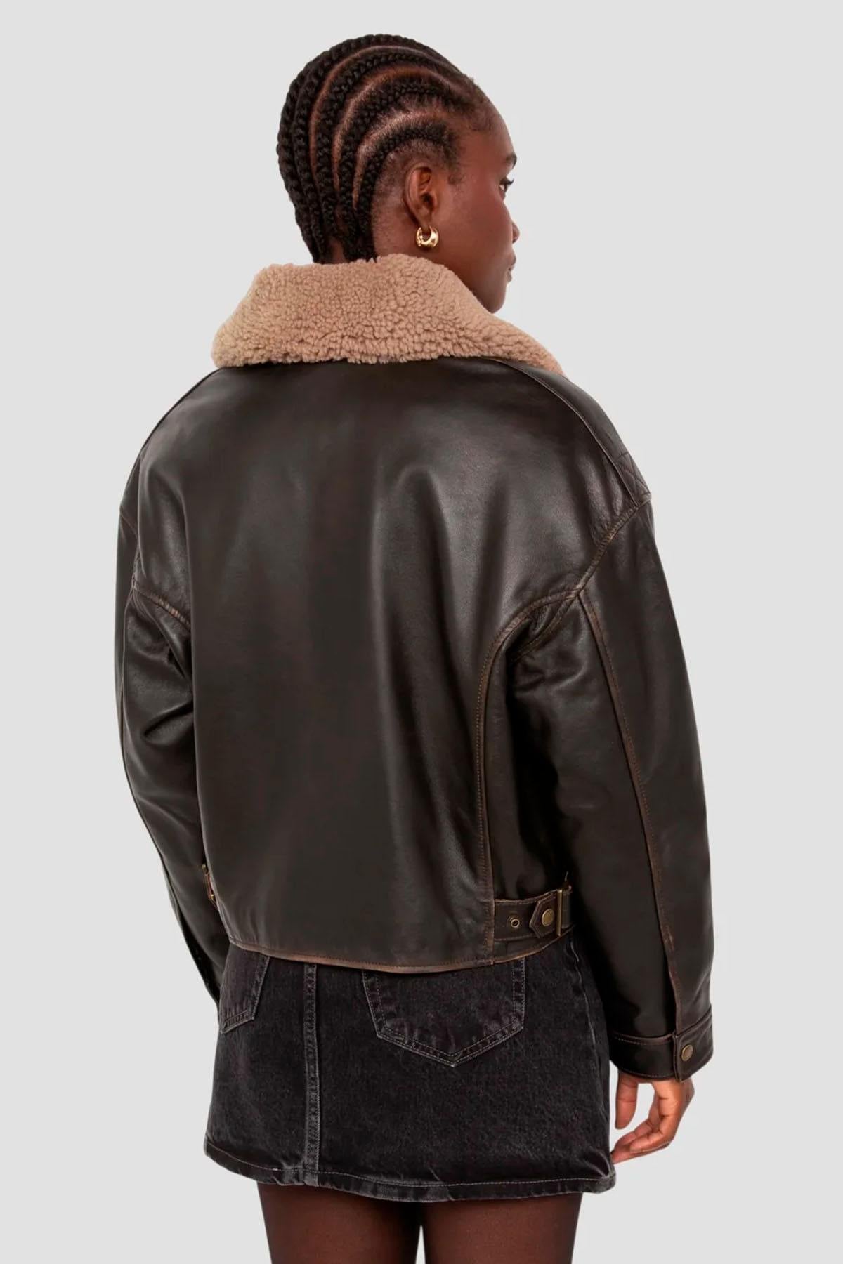 Short dark brown leather aviator jacket with a vintage look - Image n°4