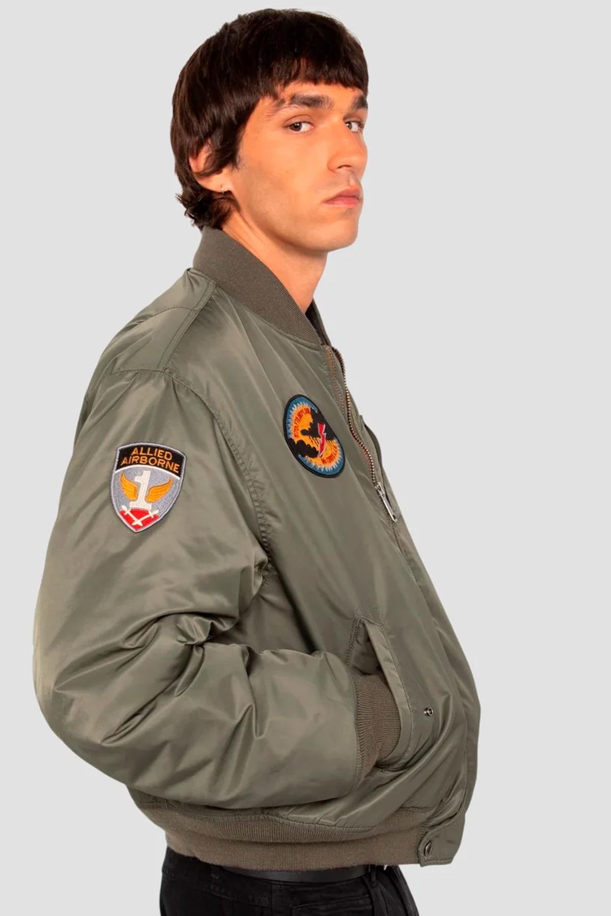 Sage khaki MA-1 style bomber jacket with patches - Image n°2