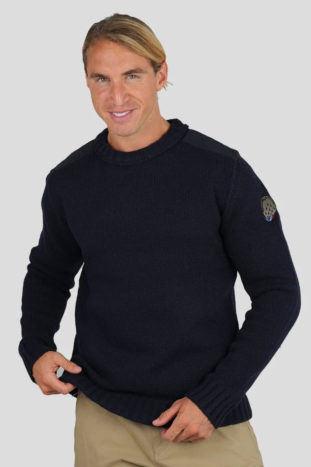 Navy blue pullover with a French Air Force patch on the sleeve - Image n°1