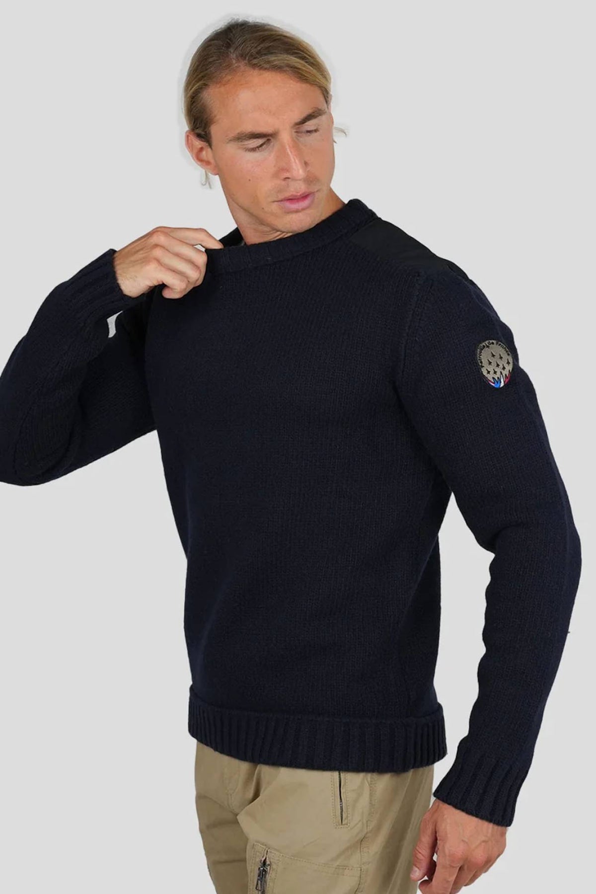 Navy blue pullover with a French Air Force patch on the sleeve - Image n°5