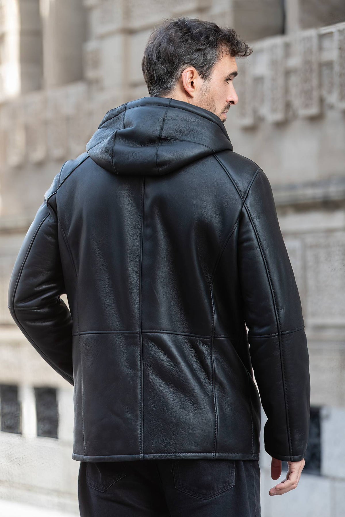 Black hooded long coat in shearling leather - Image n°2