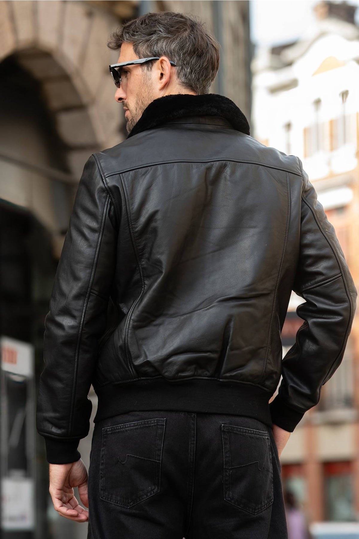 Timeless black leather flight jacket - Image n°2