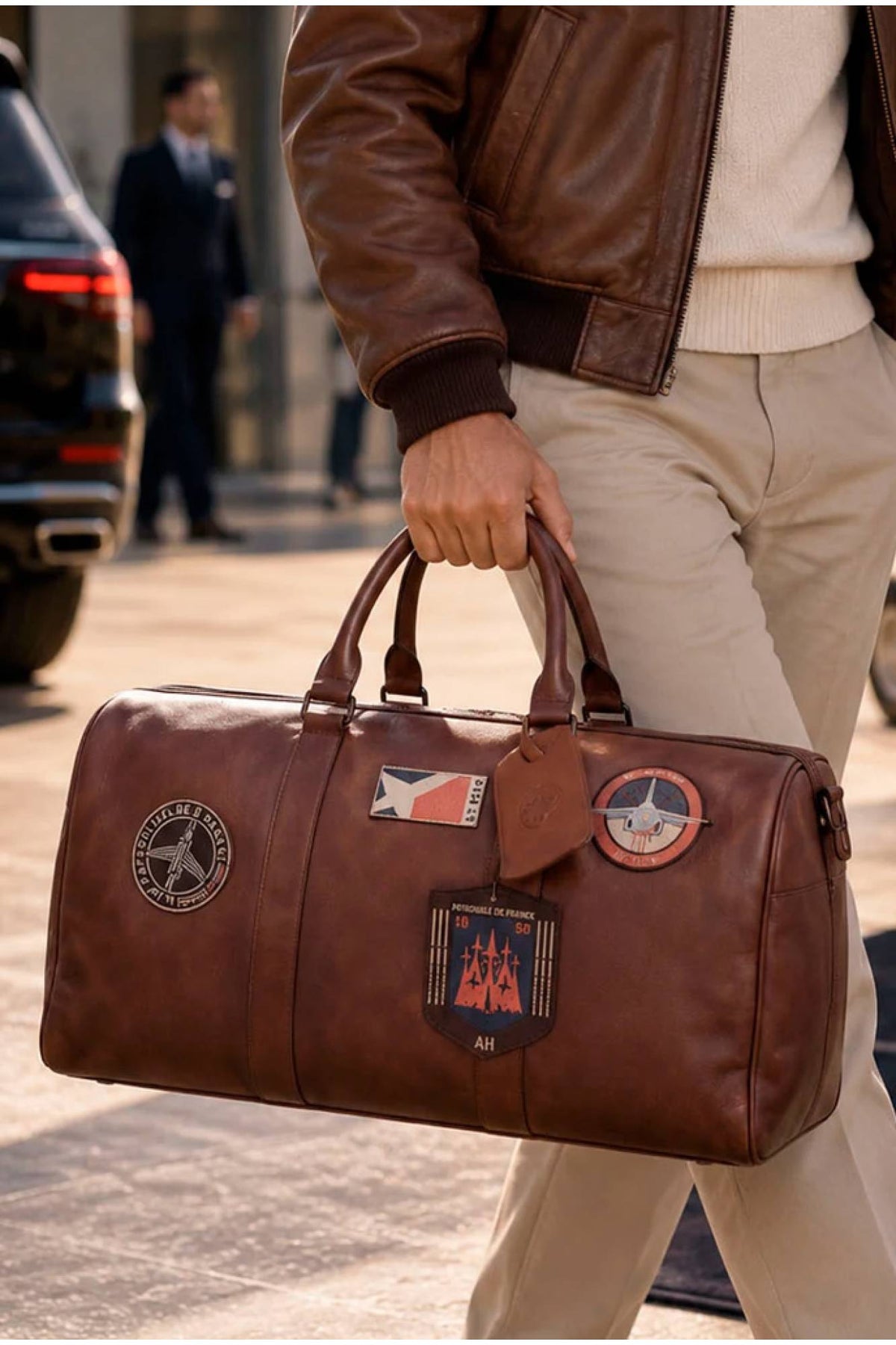 Tan brown leather travel bag - Image n°1