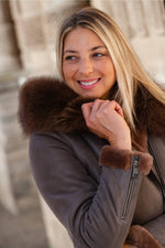 Elegant long taupe shearling coat - Image n°2