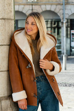 Chic whisky-colored shearling hooded coat - Image n°4
