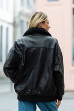 Schott's washed lambskin aviator, oversized for a modern, relaxed fit. - Image n°3