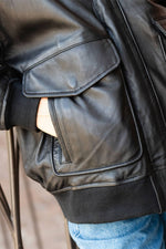 Schott's washed lambskin aviator, oversized for a modern, relaxed fit. - Image n°5