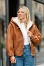 Trendy short oversized hooded coat - Image n°1