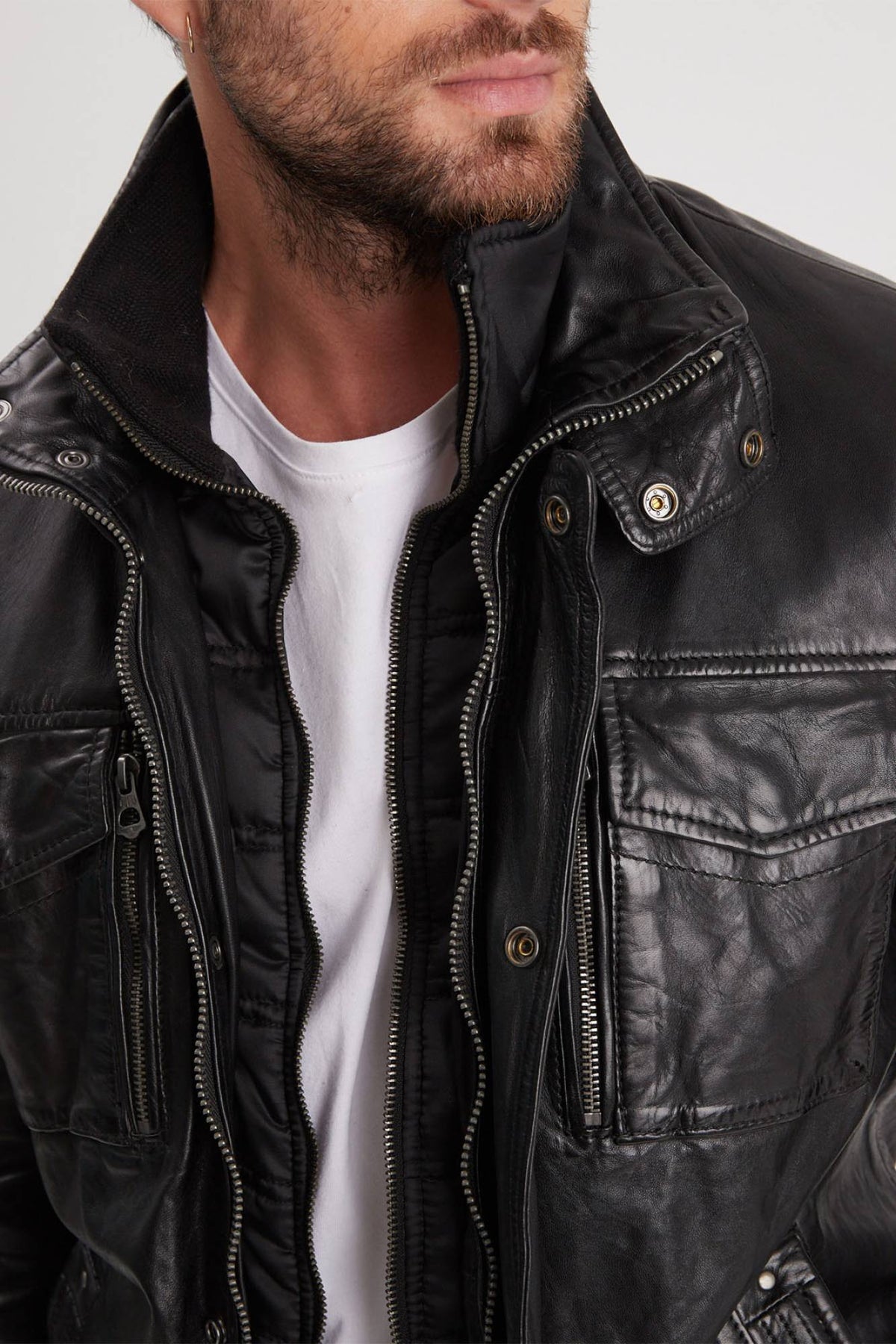 Black vintage lambskin: a durable and supple biker jacket. - Image n°2