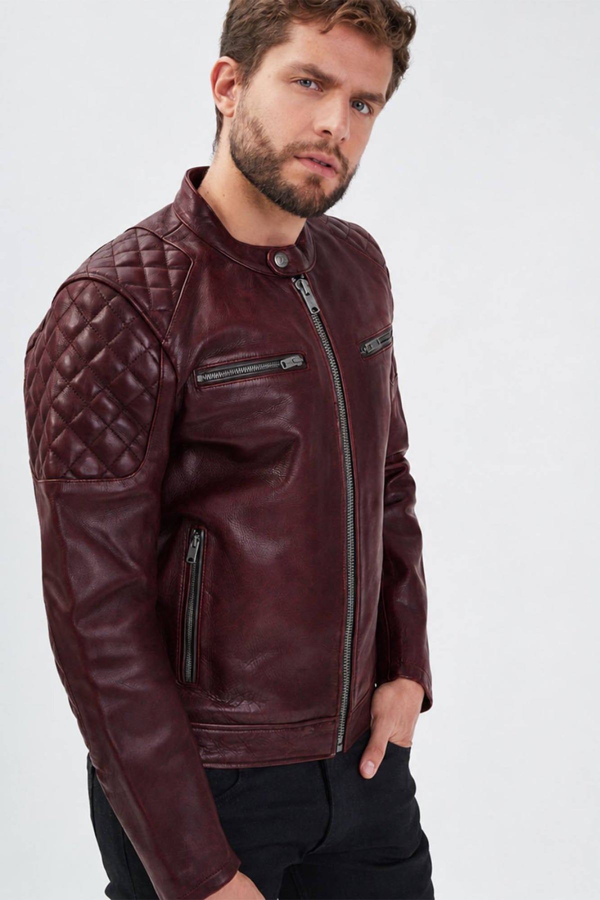 Burgundy leather motorcycle jacket. - Image n°5