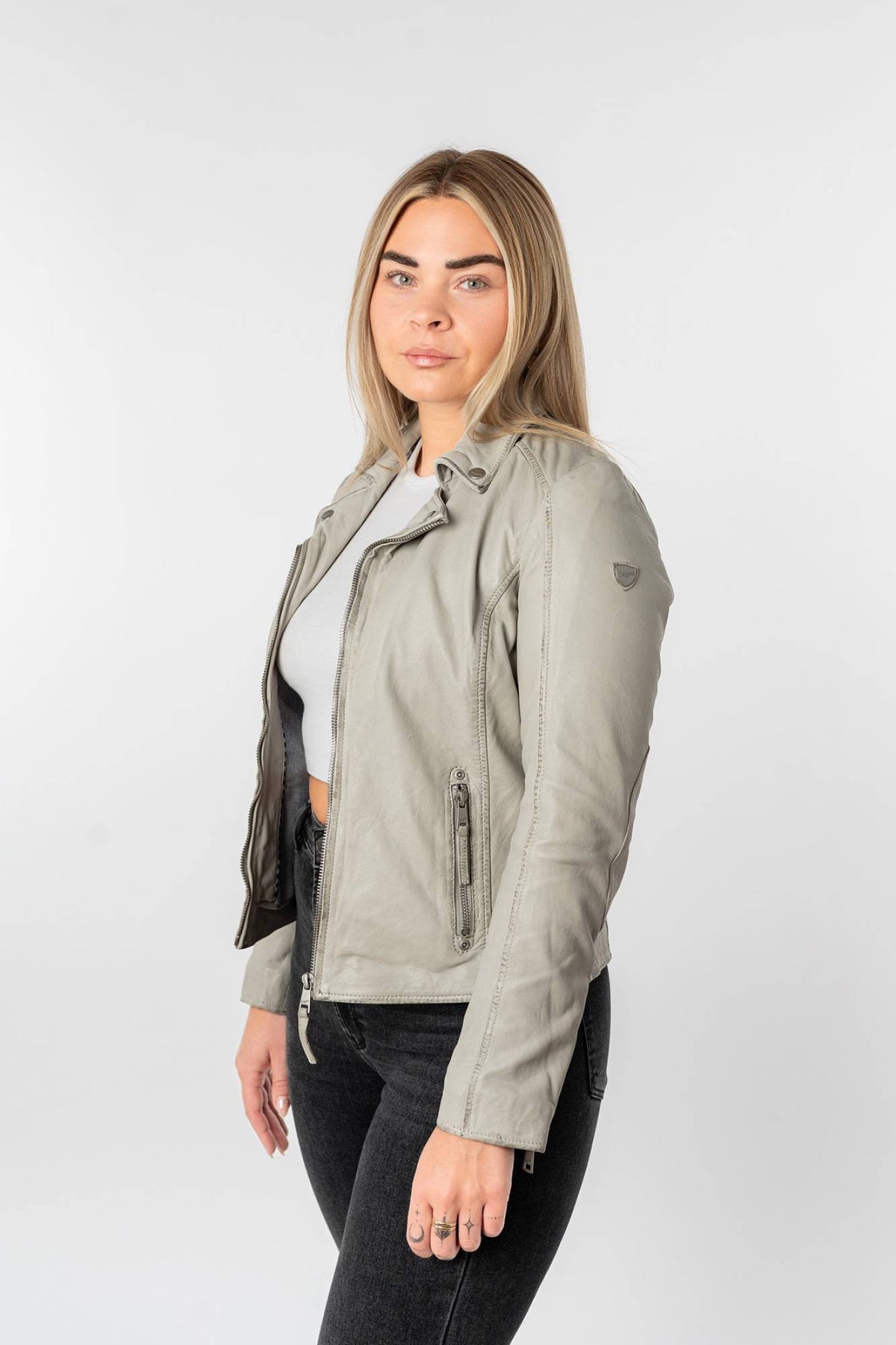 Women’s pearl grey lambskin biker jacket, straight central zip - Image n°4
