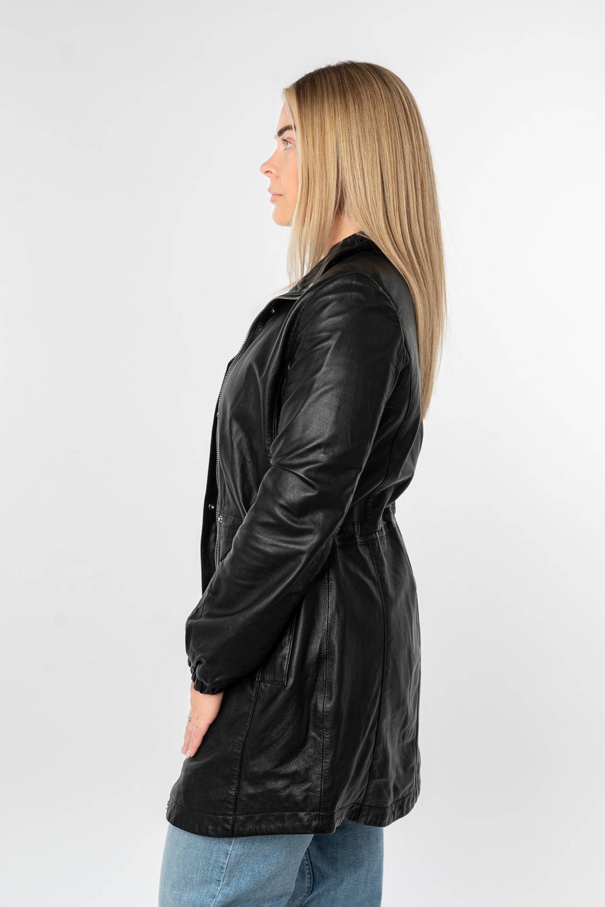 Mid-length black lambskin women's parka - Image n°7