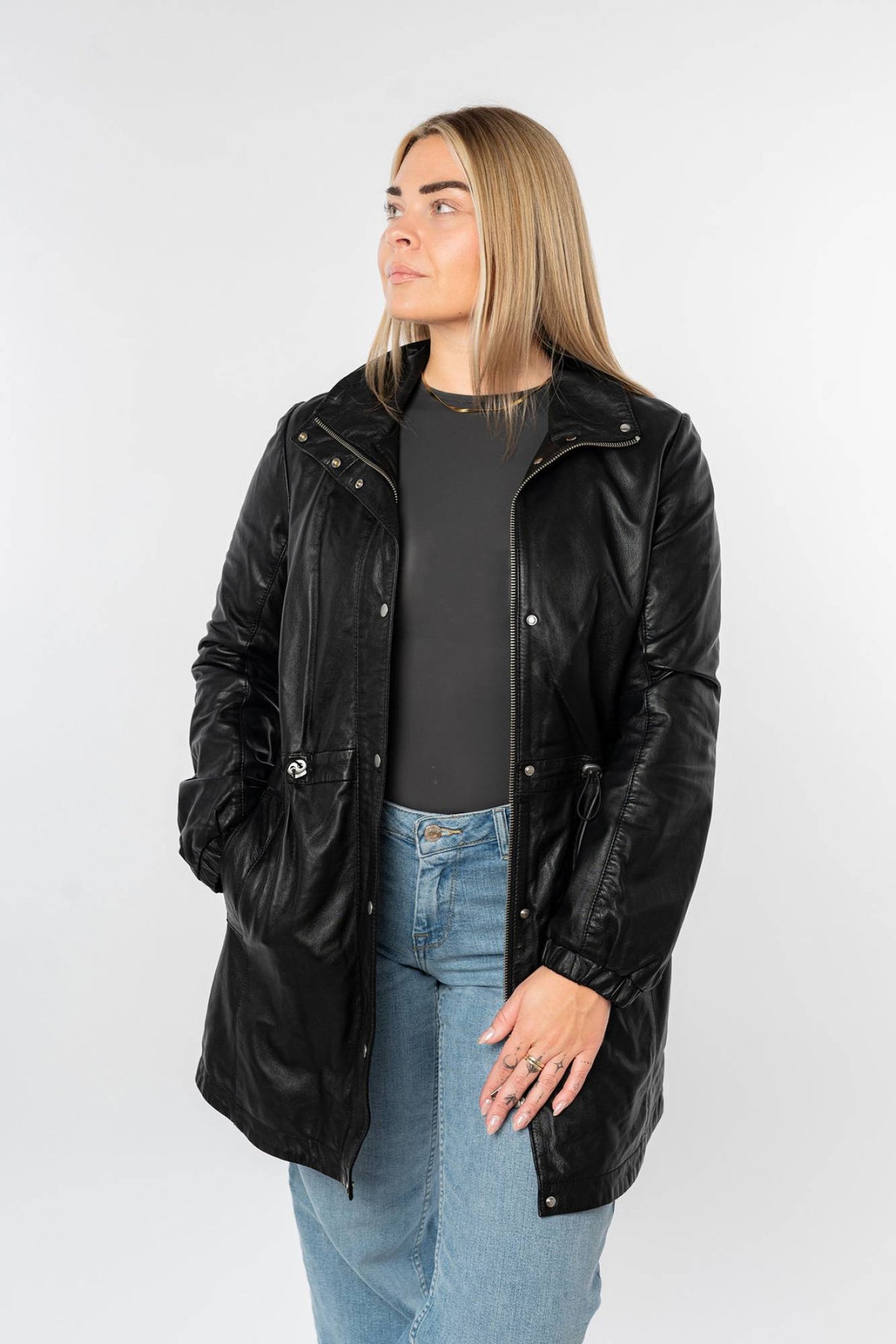 Mid-length black lambskin women's parka - Image n°1