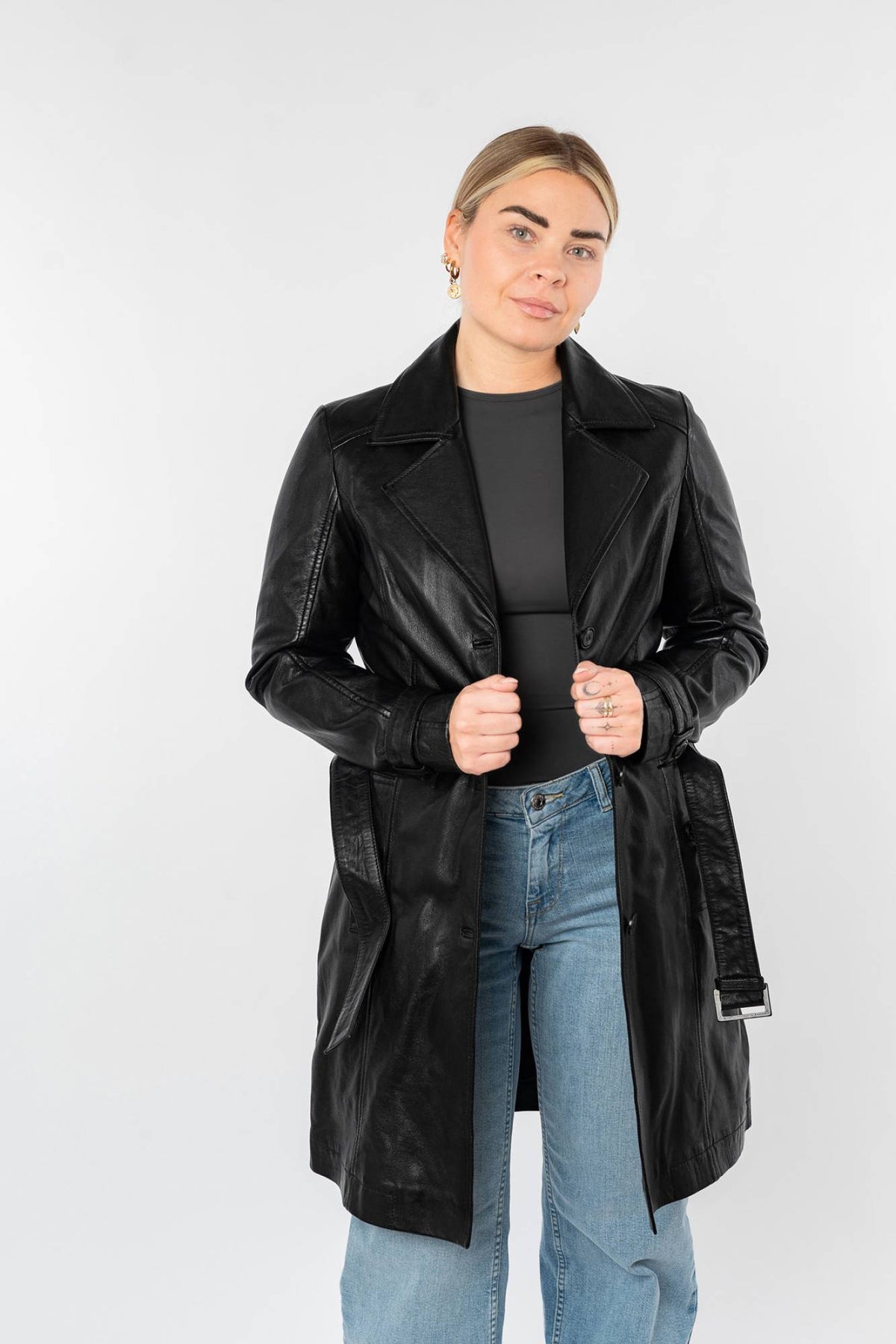 Women's black leather coat inspired by the trench coat - Image n°7