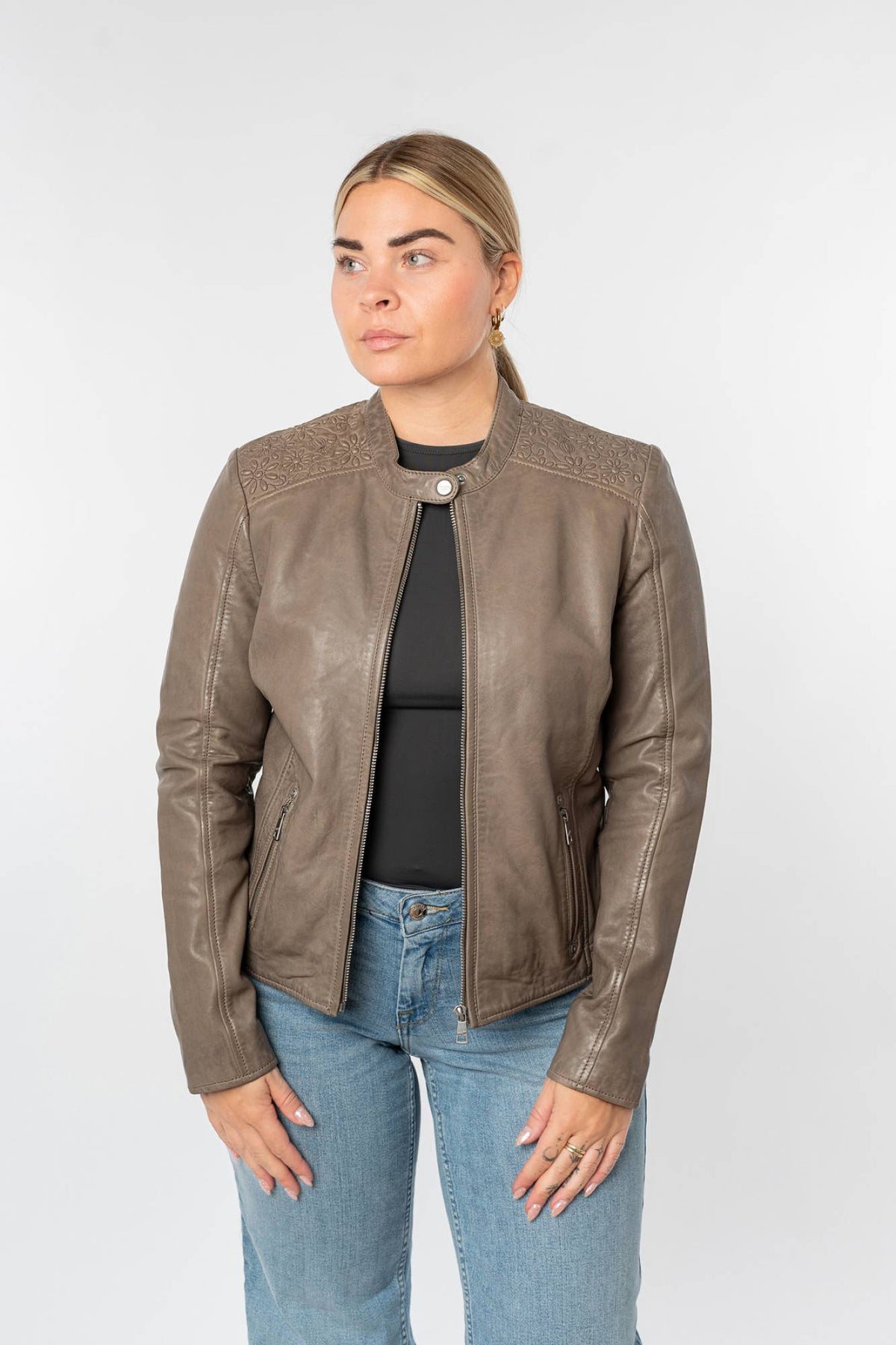 Women's taupe lambskin leather jacket with tone-on-tone embroidered shoulders - Image n°8