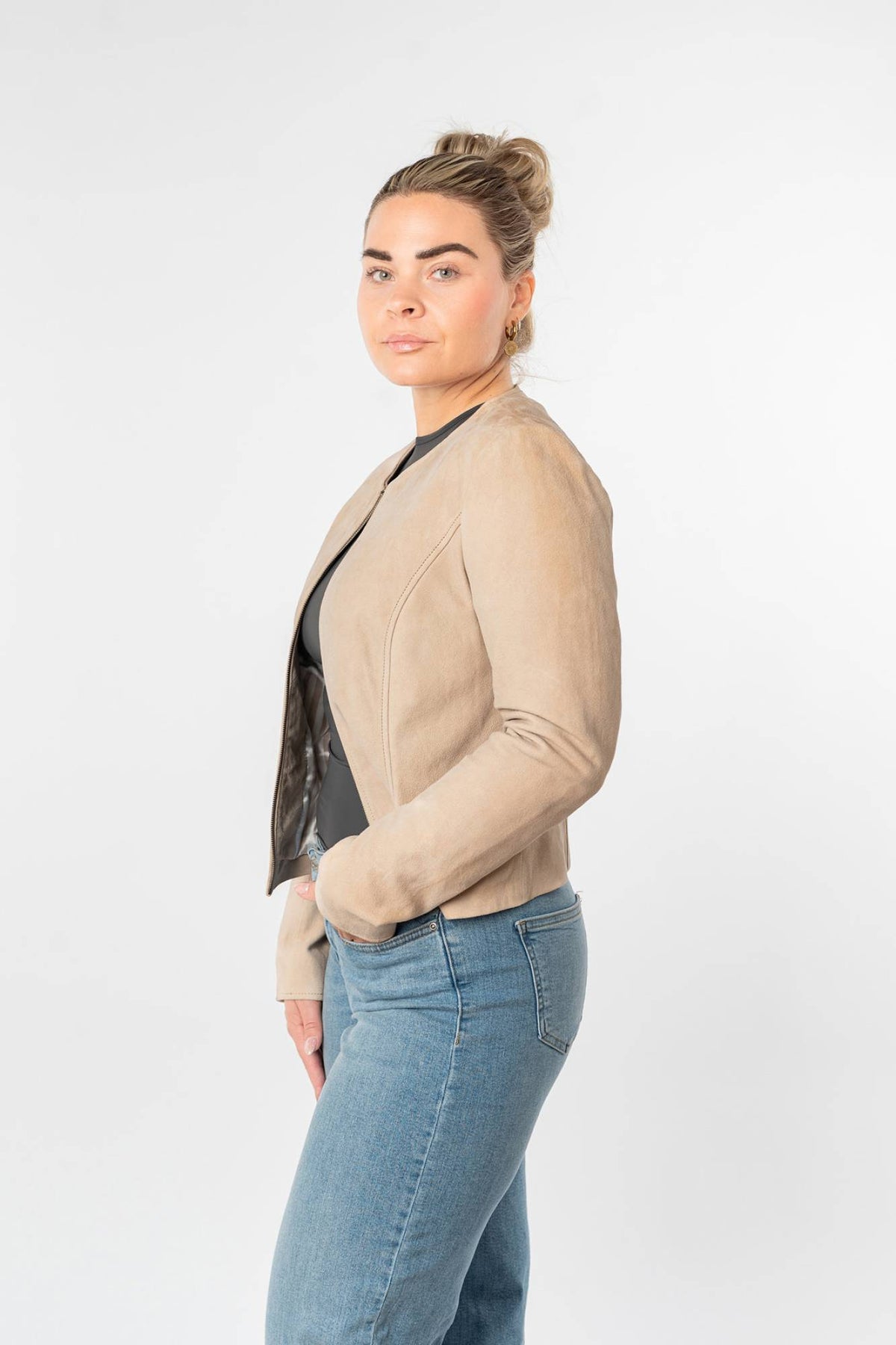 Women's cream suede lambskin Spencer jacket - Image n°6