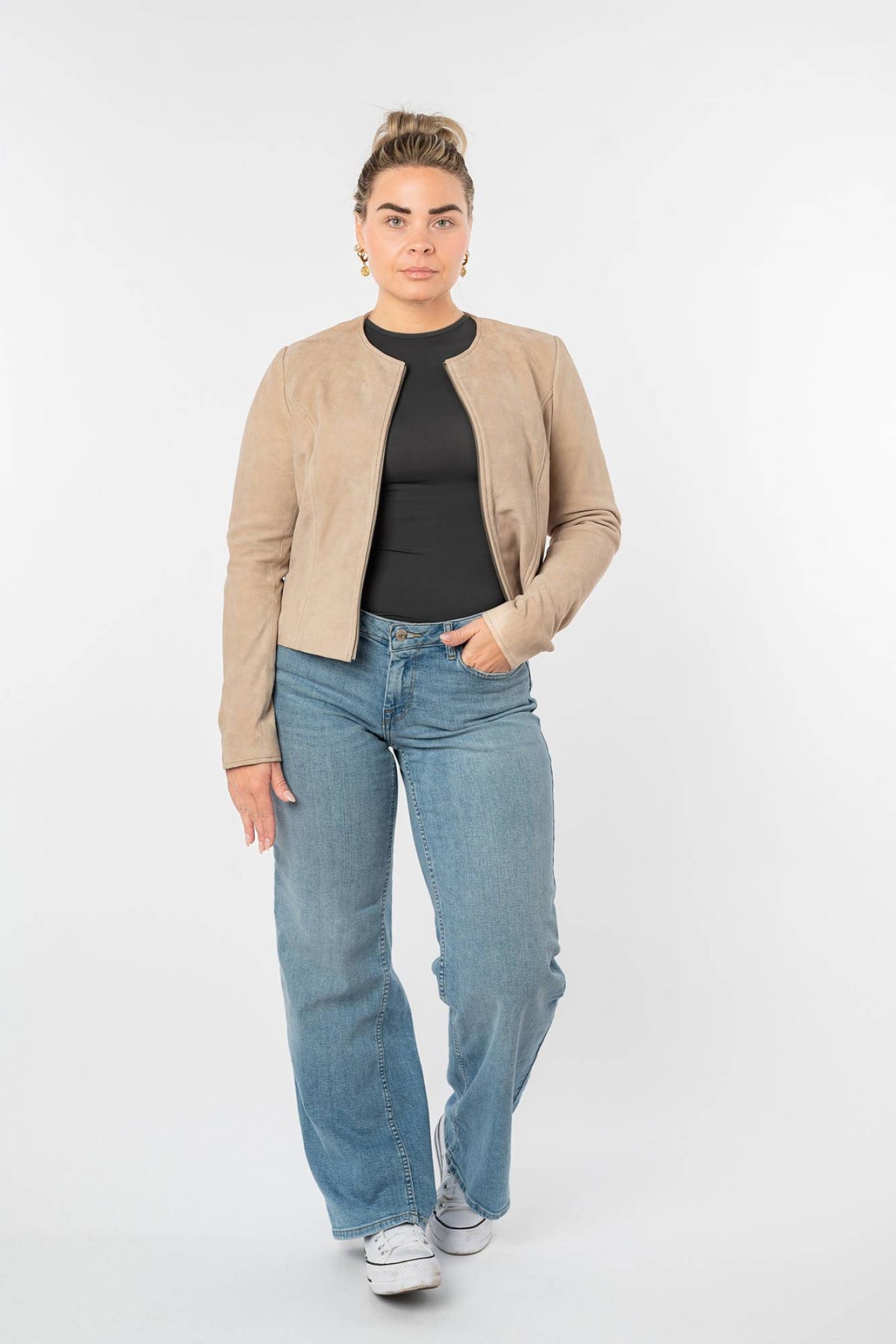 Women's cream suede lambskin Spencer jacket - Image n°5
