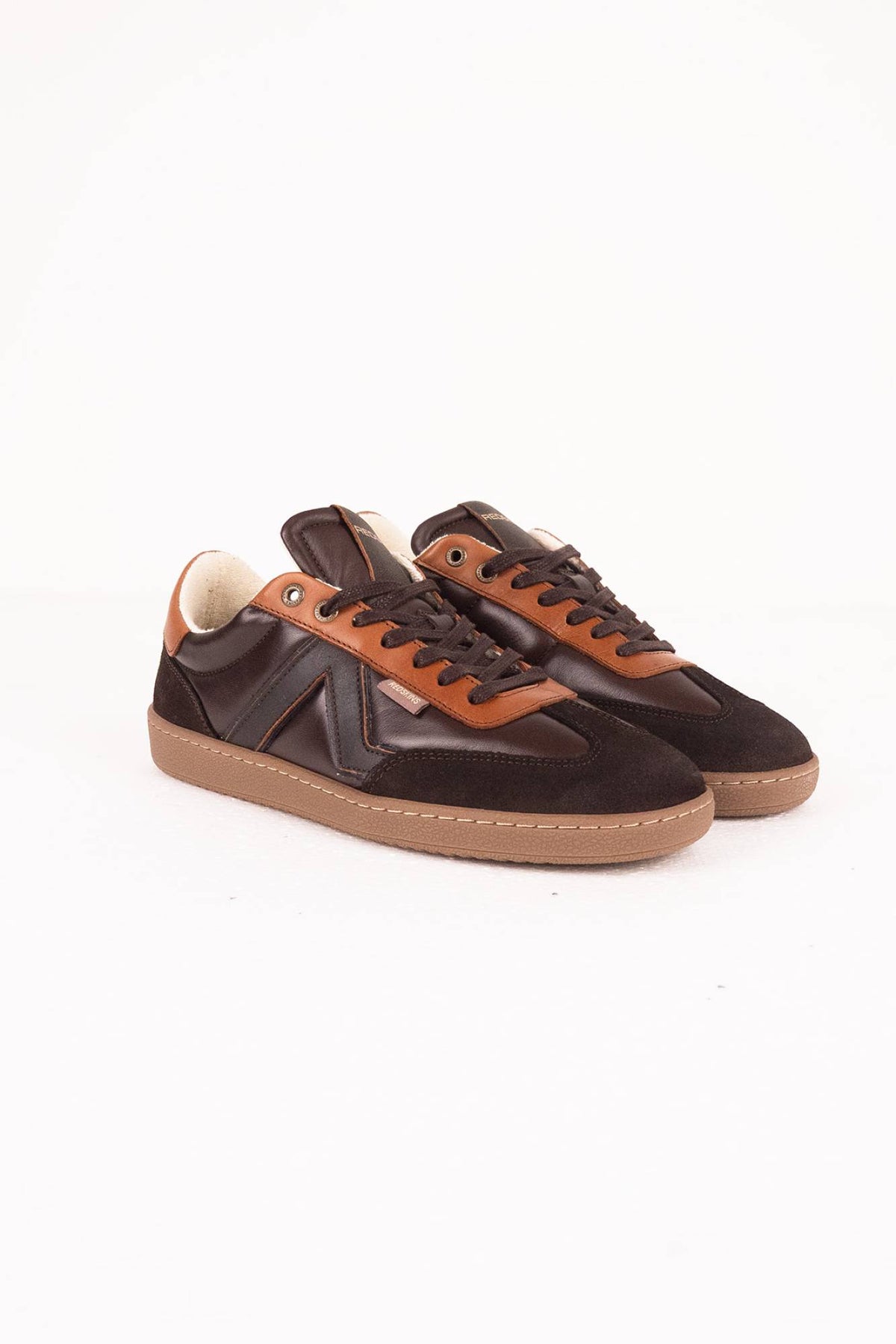 Low-top chestnut and cognac leather sneakers for men - Image n°1