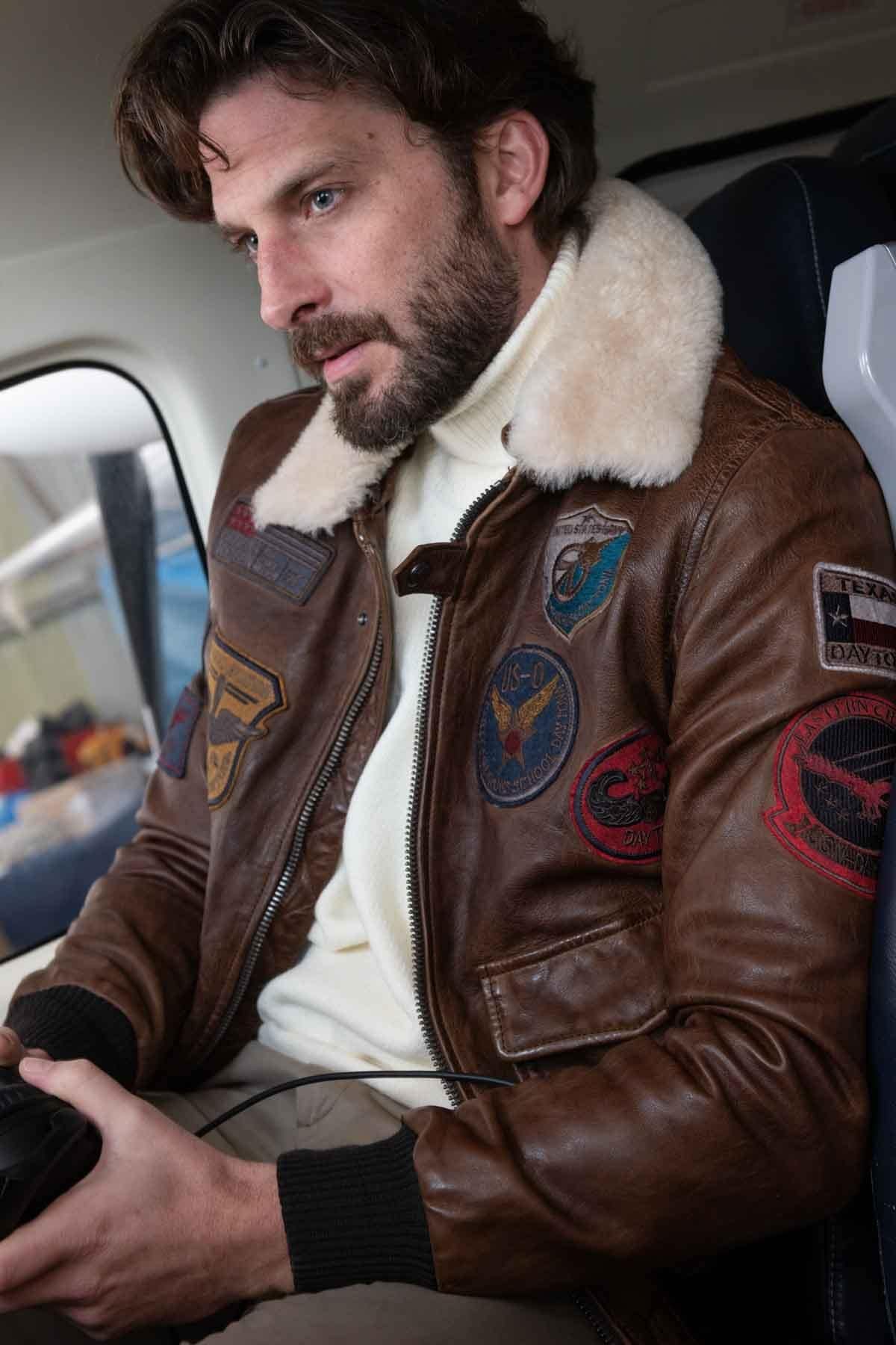 Daytona's aged lambskin aviator jacket with detachable fur collar. - Image n°1