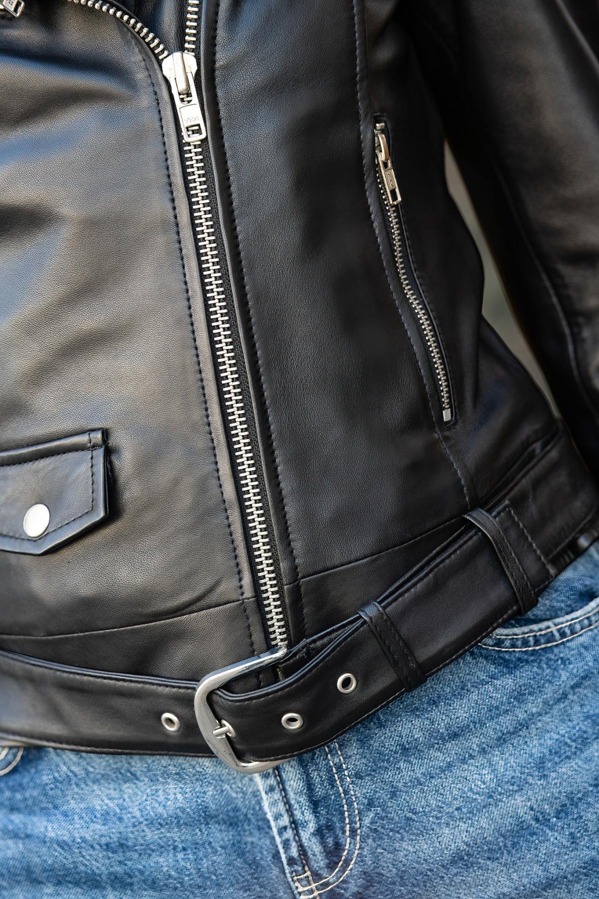 Lambskin biker: skinny cut, zips and belt. Lightweight, rock-chic. - Image n°6