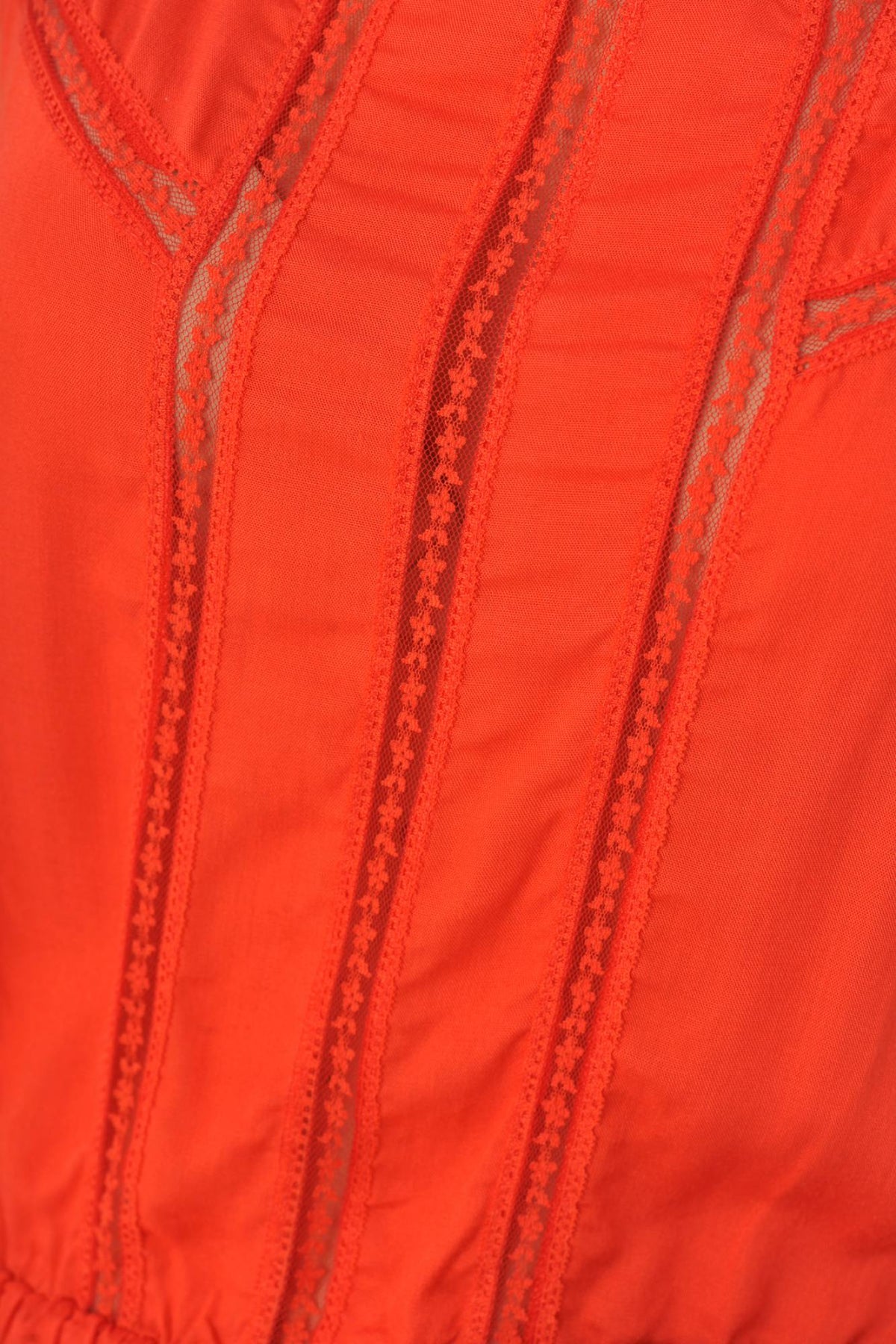  Red dress with lace details - Image n°4