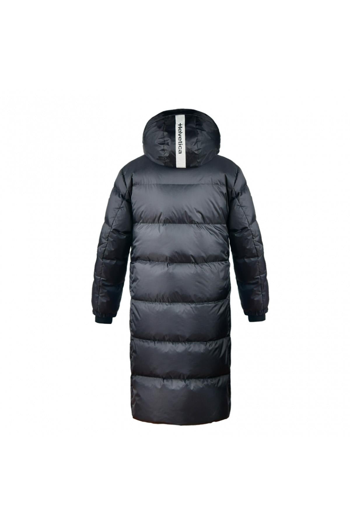 Long black down jacket in extreme cold - Image n°11