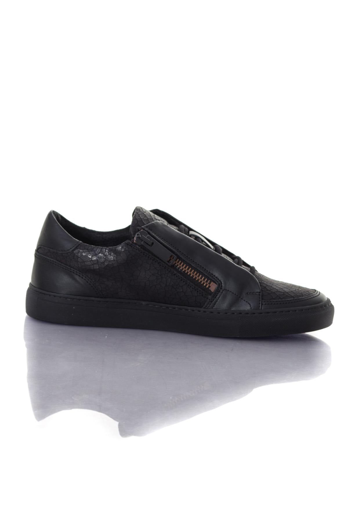 Low-top cracked leather sneakers - Image n°2