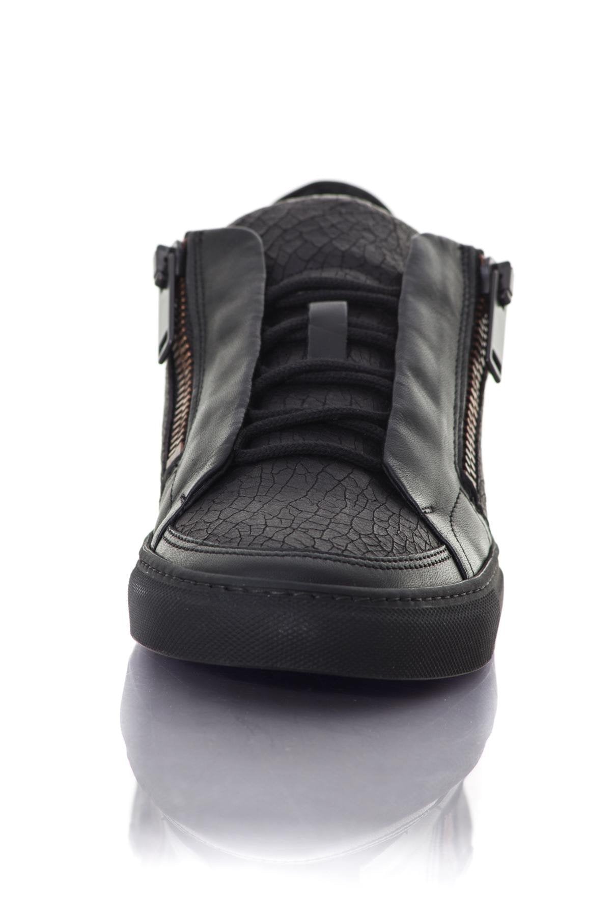 Low-top cracked leather sneakers - Image n°5
