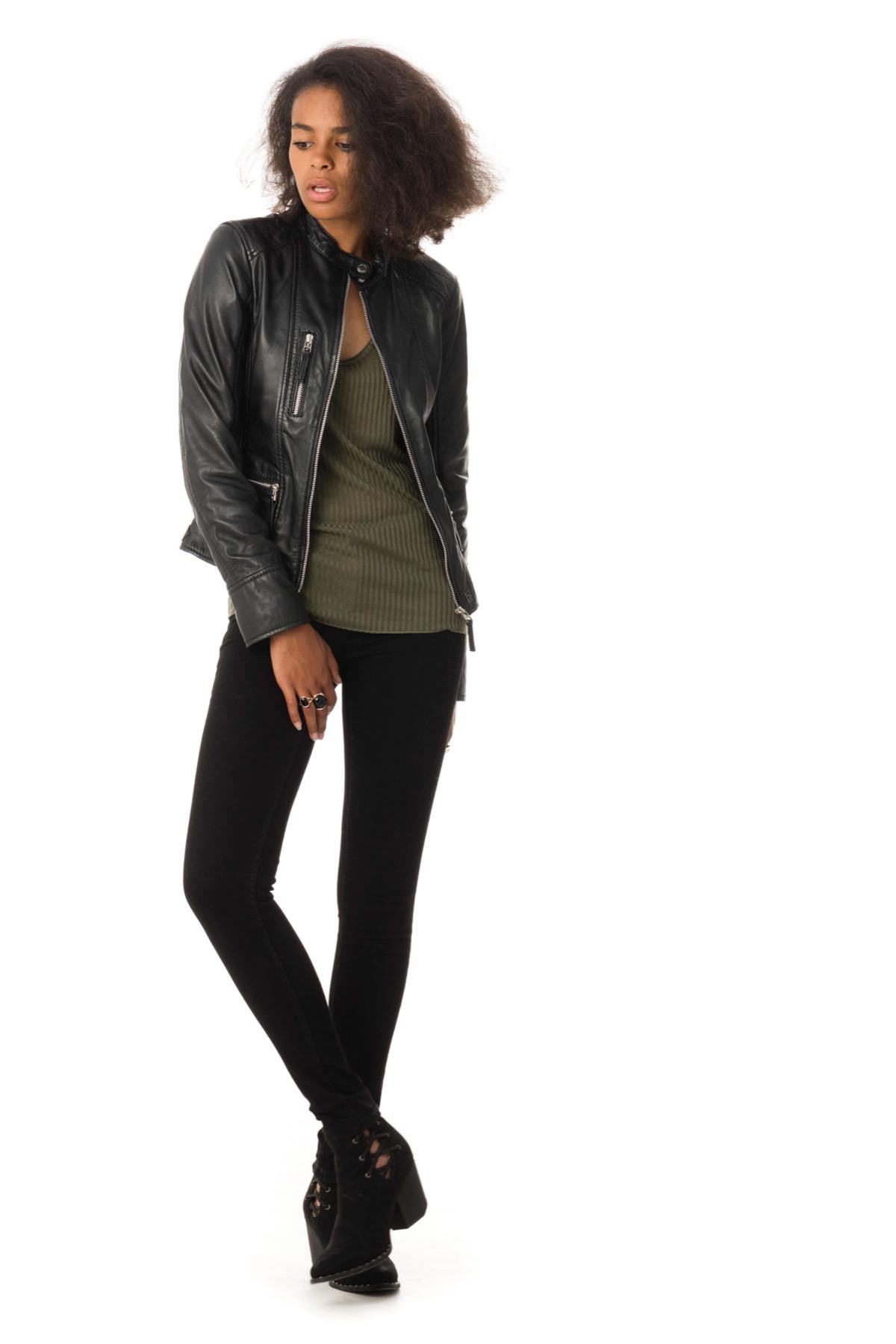  Spencer woman in leather - Image n°7