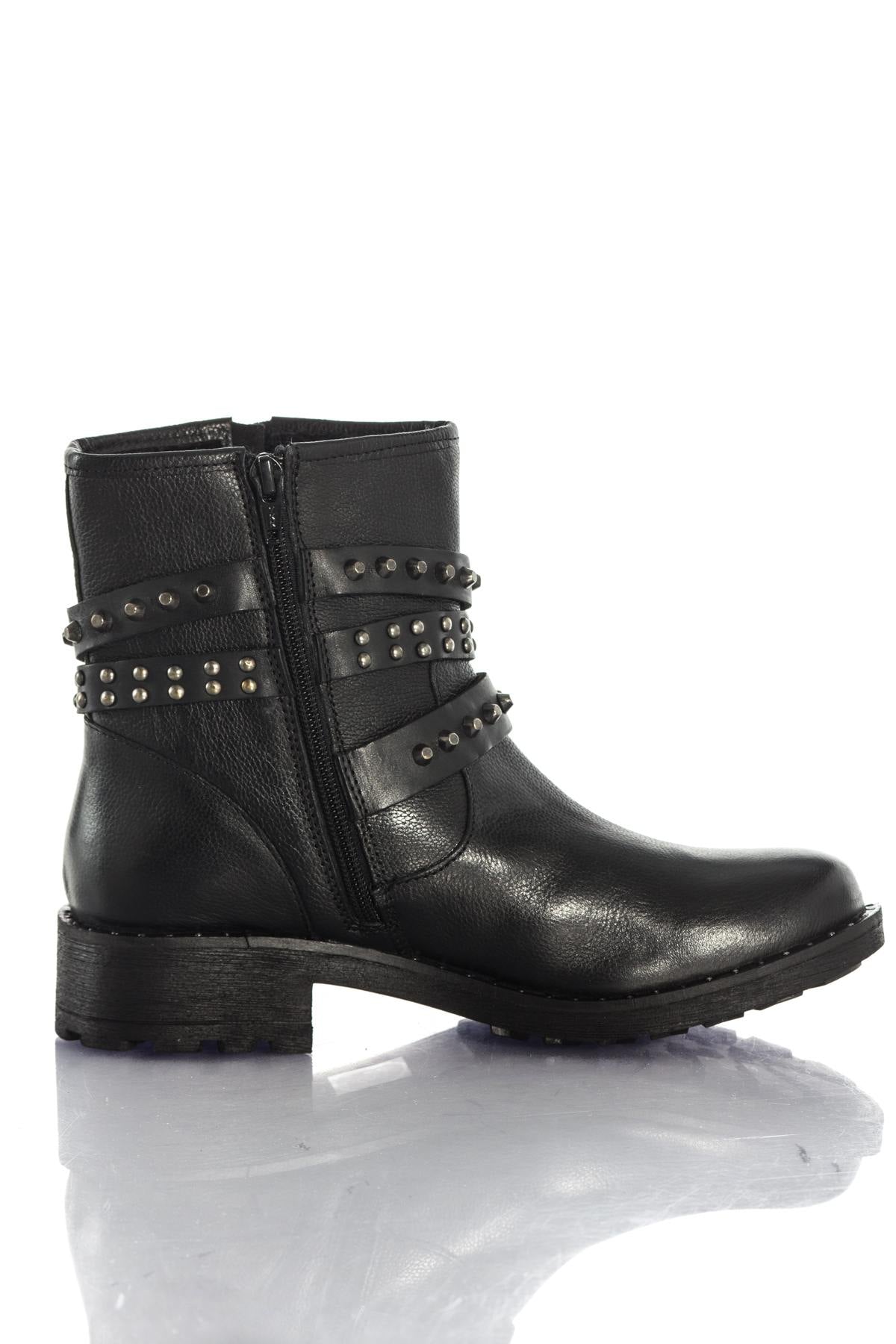 Low studded black leather boots - Image n°2