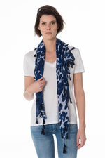 Blue camouflage scarf - Image n°1