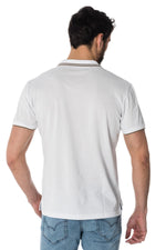 White polo shirt with contrasting camouflage print pocket - Image n°3