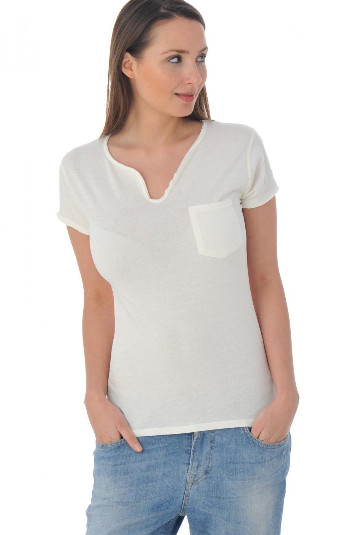 Women's off-white t-shirt with pocket - Image n°1