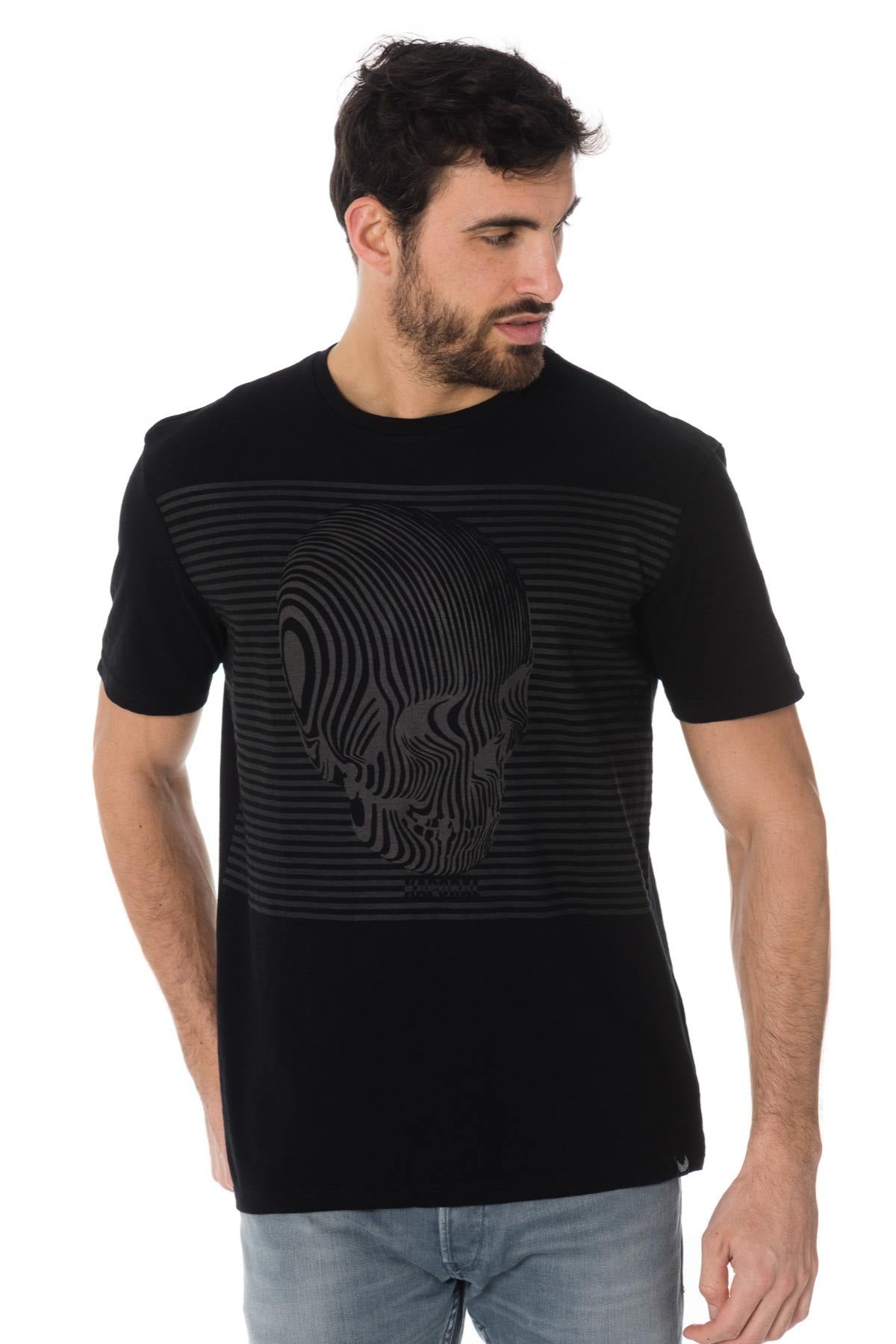 Black t-shirt with skull pattern design - Image n°1
