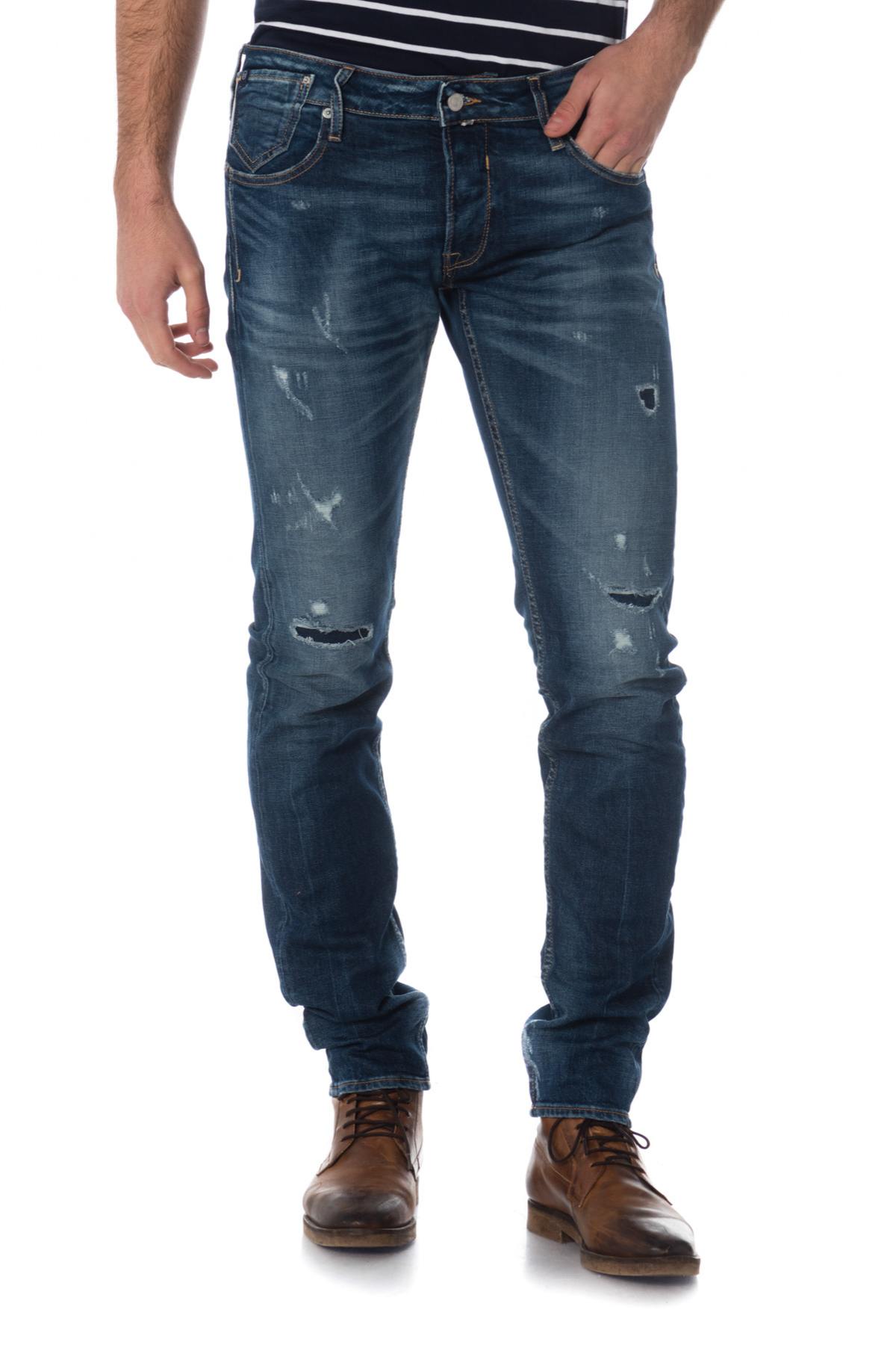 Raw blue jeans faded and with holes - Image n°1