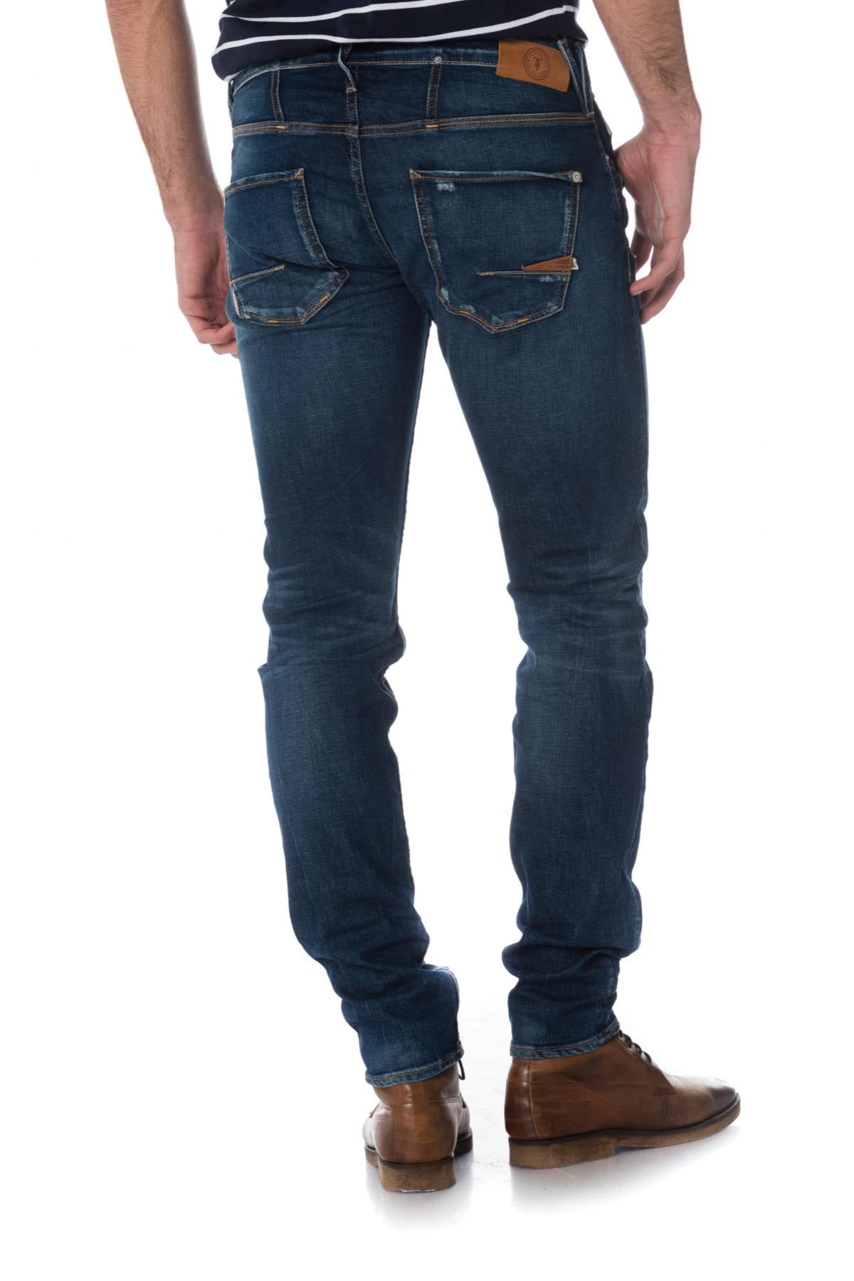Raw blue jeans faded and with holes - Image n°2