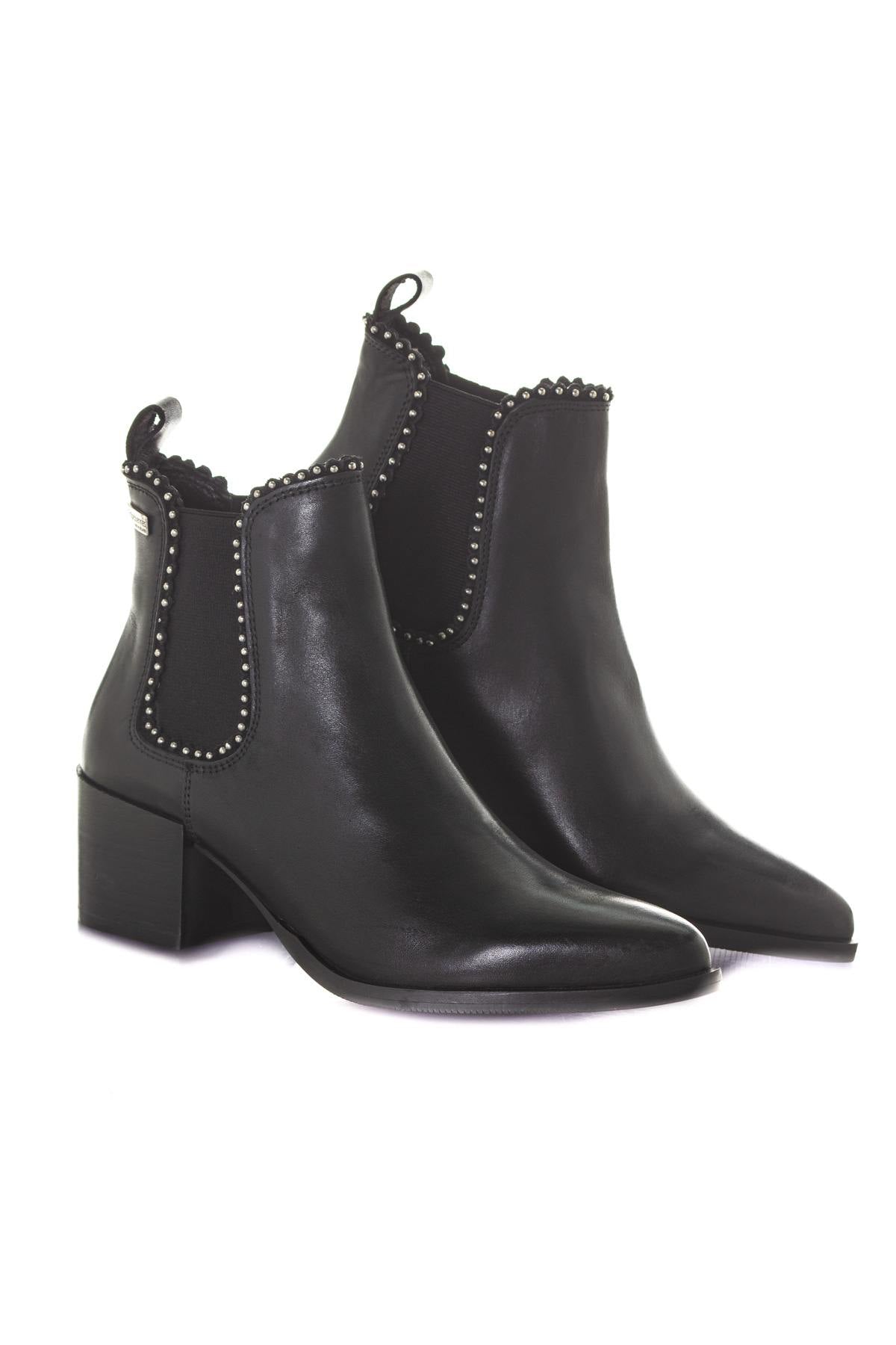 Leather boots with heel - Image n°1