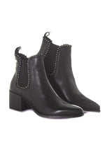 Leather boots with heel - Image n°1