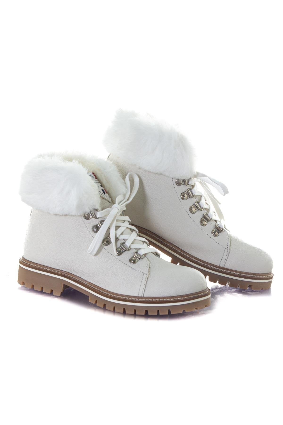 White fur-lined ankle boots - Image n°1