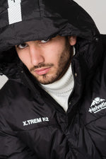 Long black down jacket in extreme cold - Image n°5