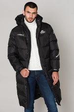 Long black down jacket in extreme cold - Image n°4