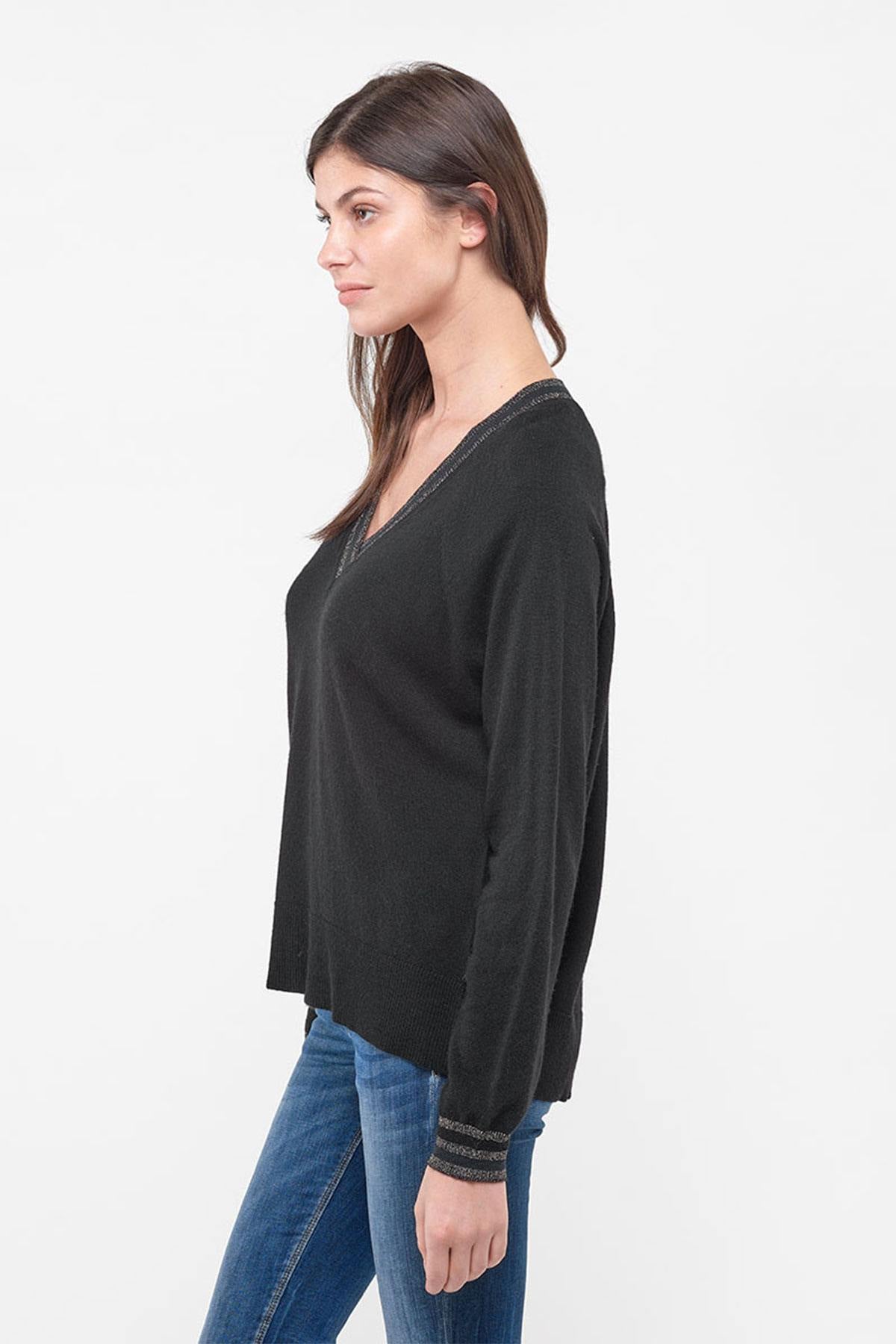Thin black V-neck sweater - Image n°4