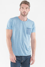 Men's blue t-shirt with chest pocket - Image n°1