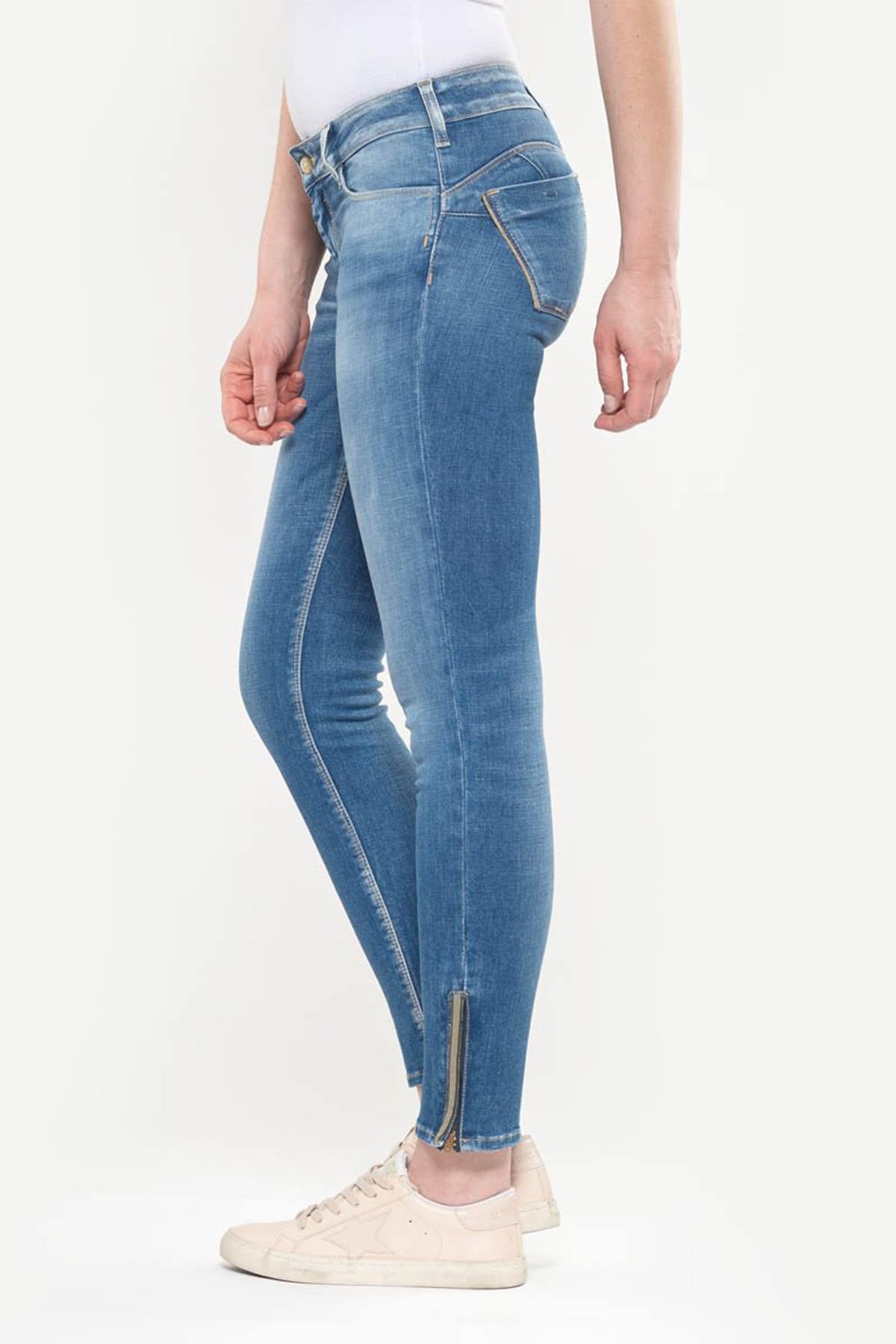 Women's fitted jeans with push-up effect - Image n°6