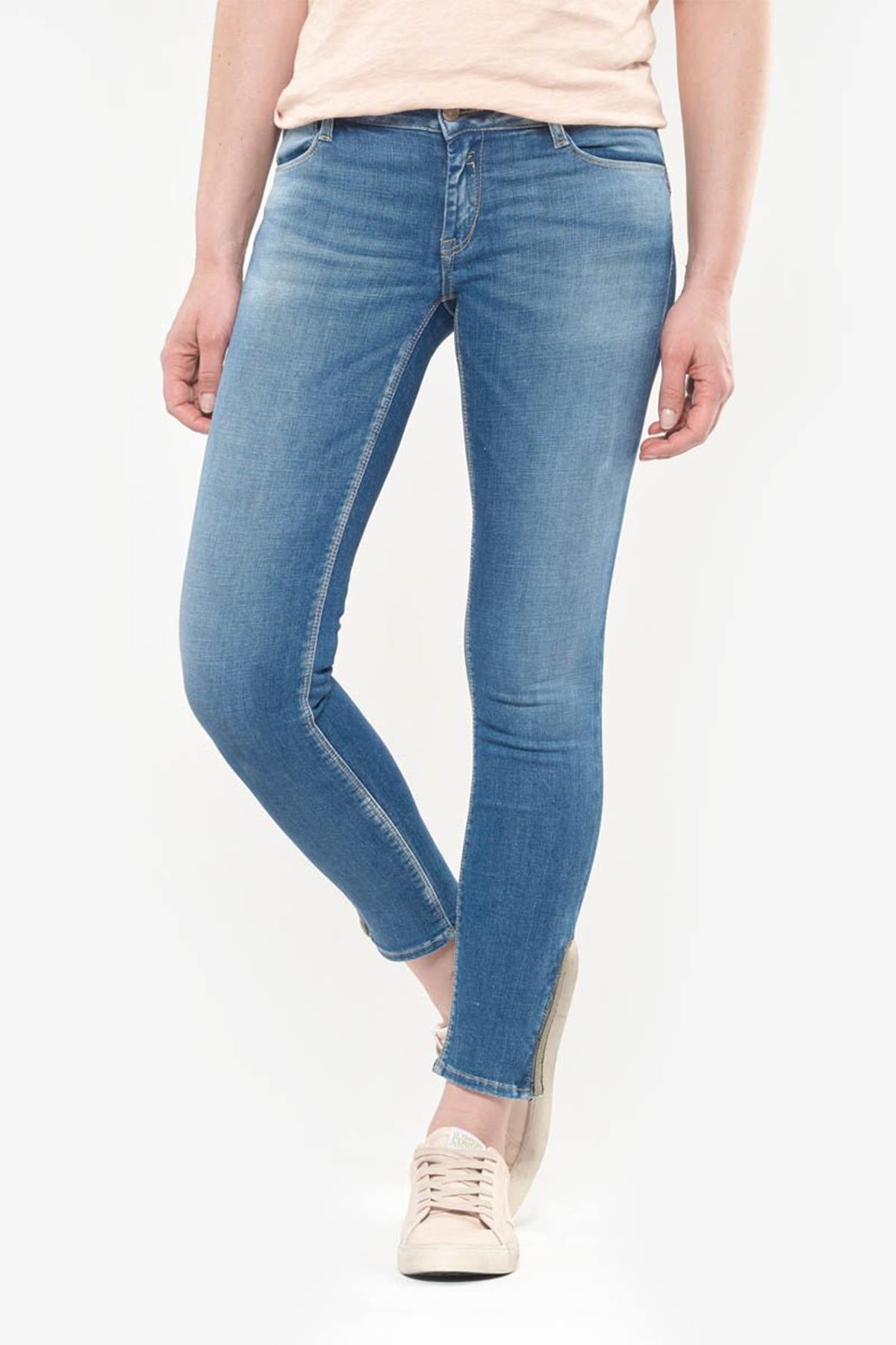 Women's fitted jeans with push-up effect - Image n°1