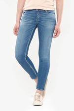 Women's fitted jeans with push-up effect - Image n°1
