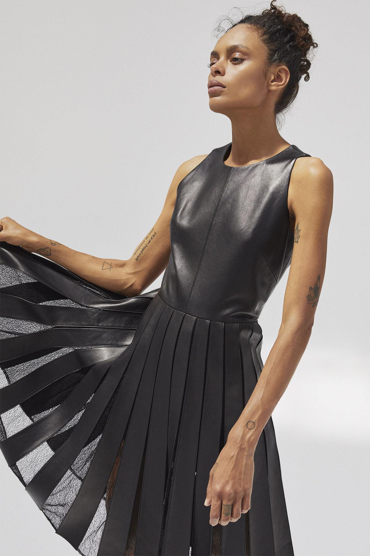 Fancy dress in high-end leather - Image n°1