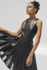 Fancy dress in high-end leather - Image n°1