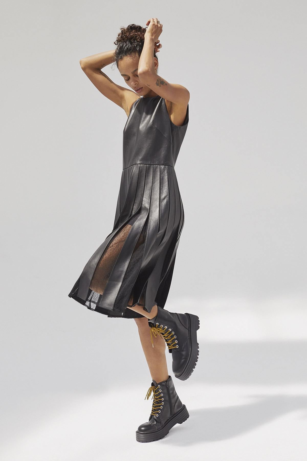 Fancy dress in high-end leather - Image n°2