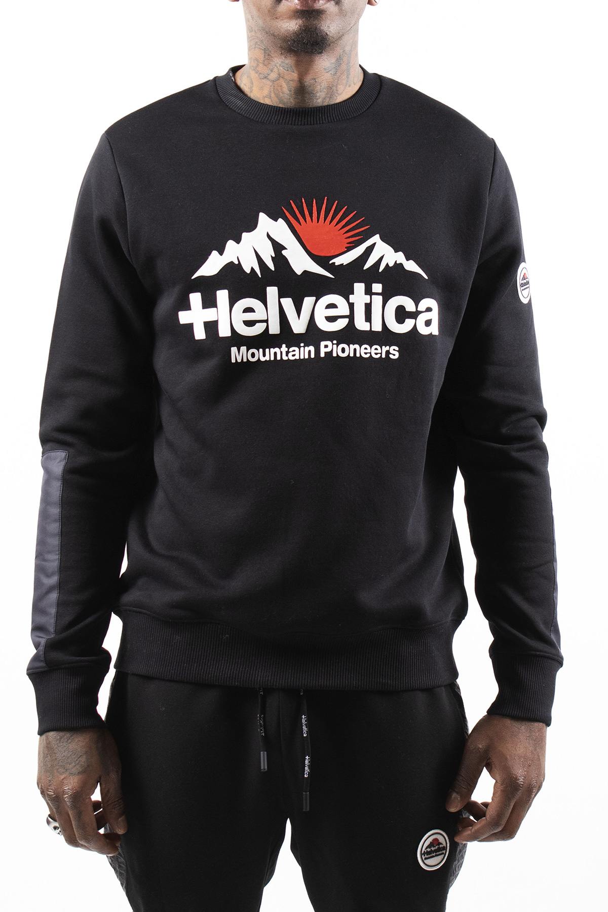 Black streetwear sweater with chest logo - Image n°1